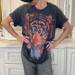 Wrangler graphic tee with a lion
